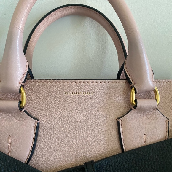 Authentic Burberry “belt bag” - Picture 3 of 16